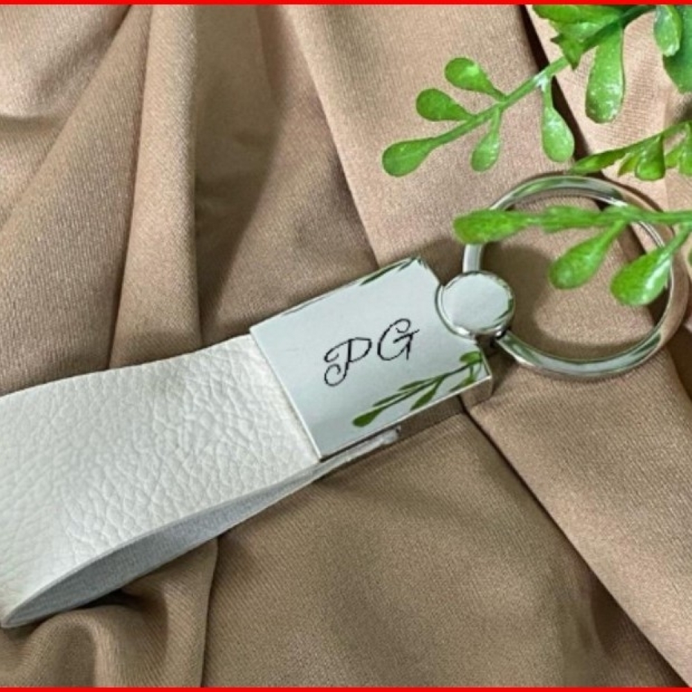 CHAVEIRO EM COURO MARFIM  -BCCHAVDN